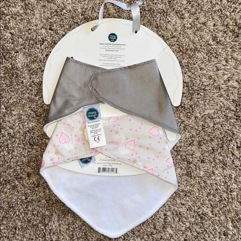 Mary Meyer Baby wonderlicious itsy glitzy swan bib set